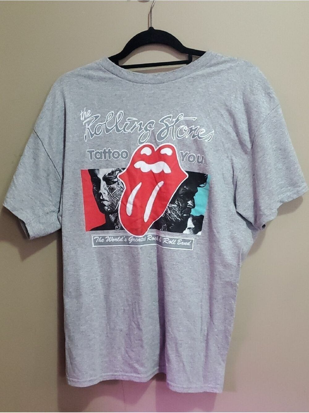 the Rolling Stones Gray Tee with Red Tongue Graphic Size Large